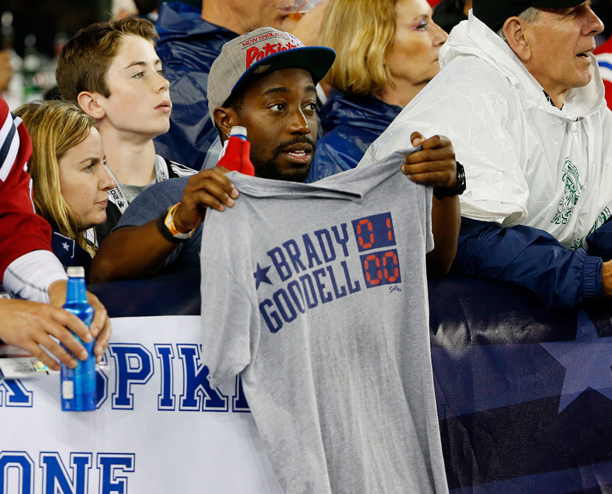 New-England-Patriots-fans-8a5d9f064a024d429dc5c462773e6364-0.jpg